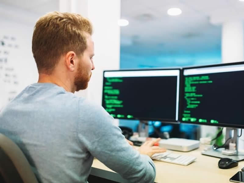 programador programando