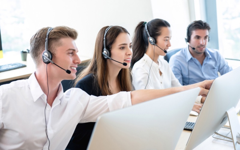 agentes trabajando telemarketing